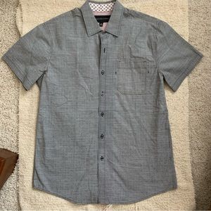 Signature Studio Short Sleeve Button Up shirt